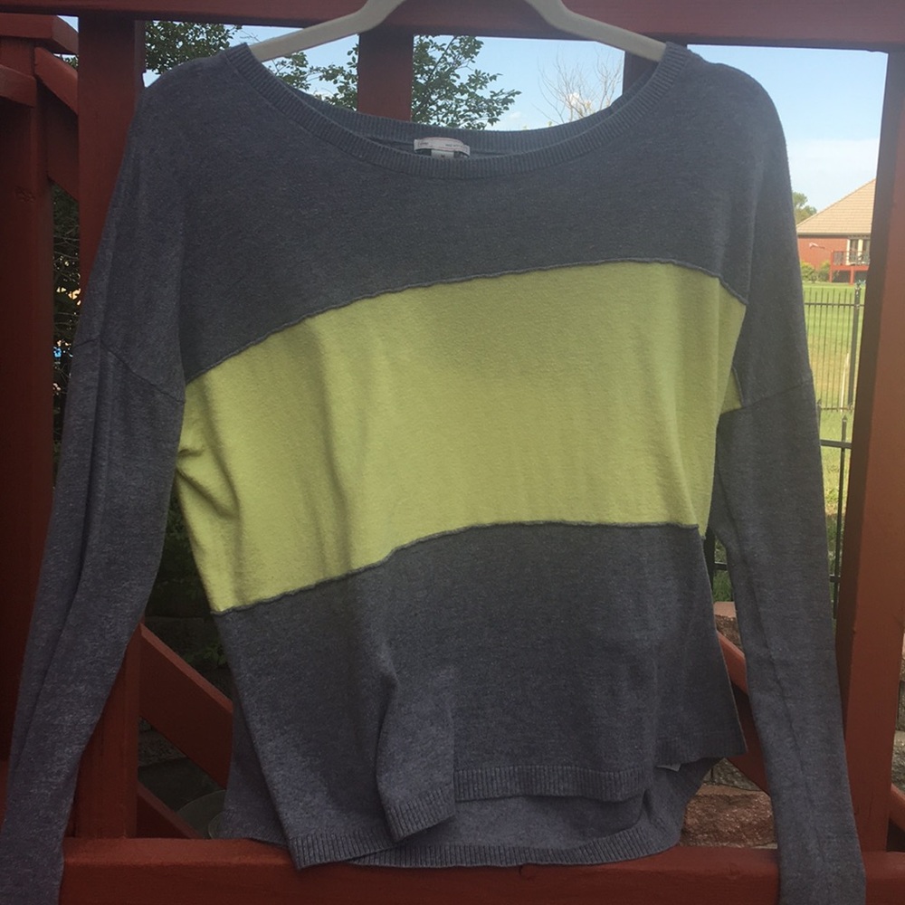 A gap sweater